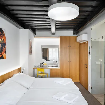 Fancy By Castle Apartment *